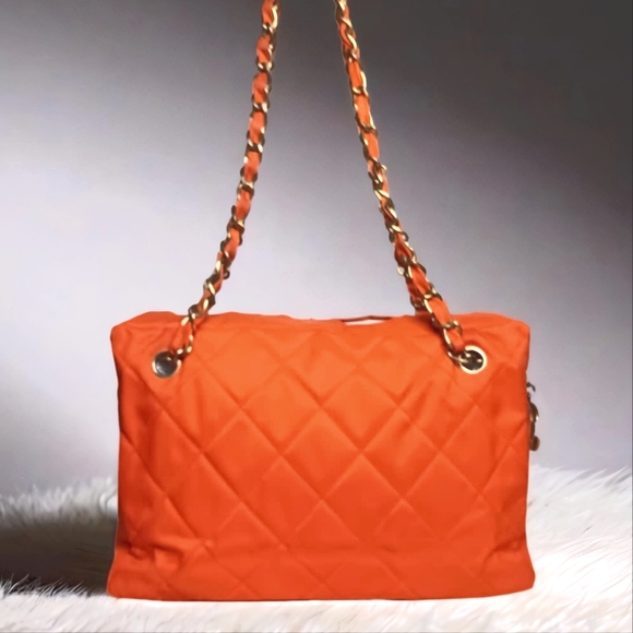 CHANEL ✨️ VINTAGE QUILTED RED/ORANGE NYLON SHOULDER BAG - Picture 6 of 15